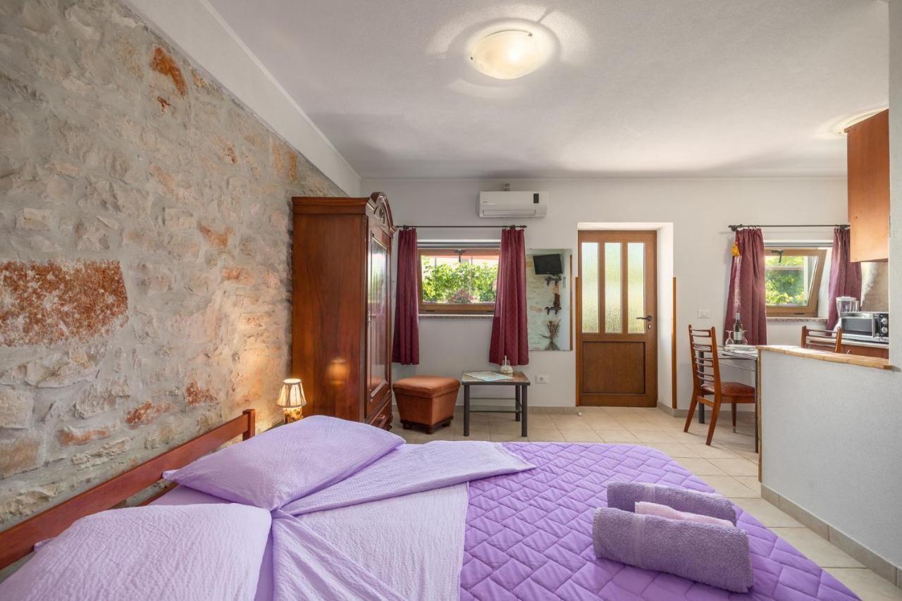 Apartments Basarinka Porec Esterno foto